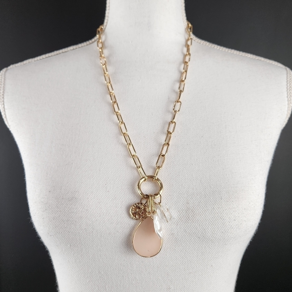 Kira Pendant Necklace